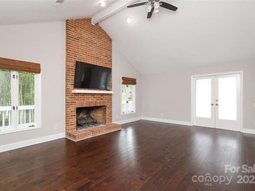 4350 Old Saybrook Court, Charlotte, NC 28211.  MLS# CAR4281498, YatesRealty ID 25991. 