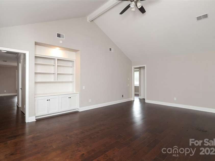 4350 Old Saybrook Court, Charlotte, NC 28211.  MLS# CAR4281498, YatesRealty ID 25991. 