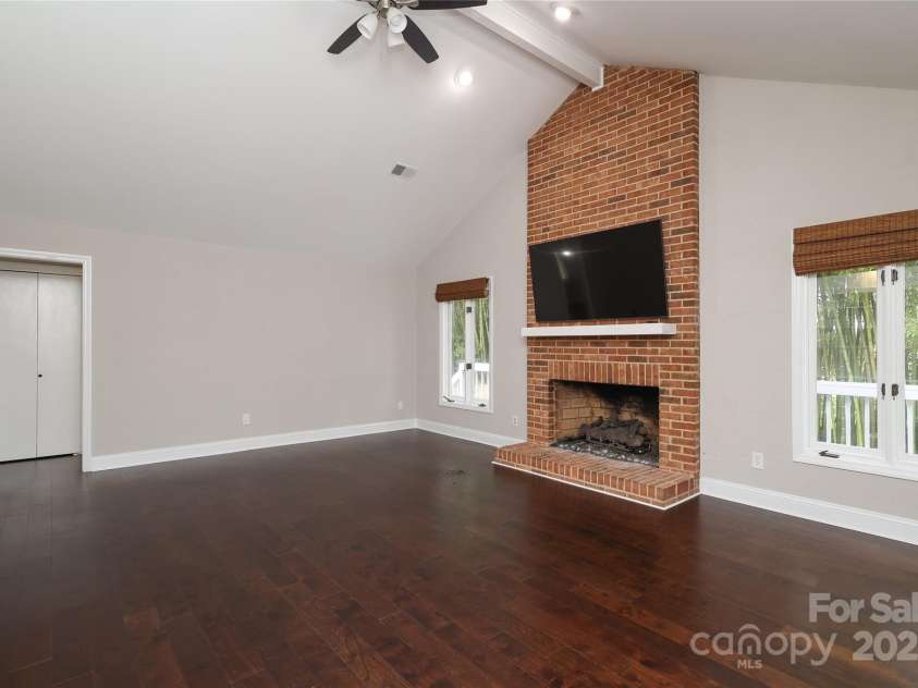 4350 Old Saybrook Court, Charlotte, NC 28211.  MLS# CAR4281498, YatesRealty ID 25991. 