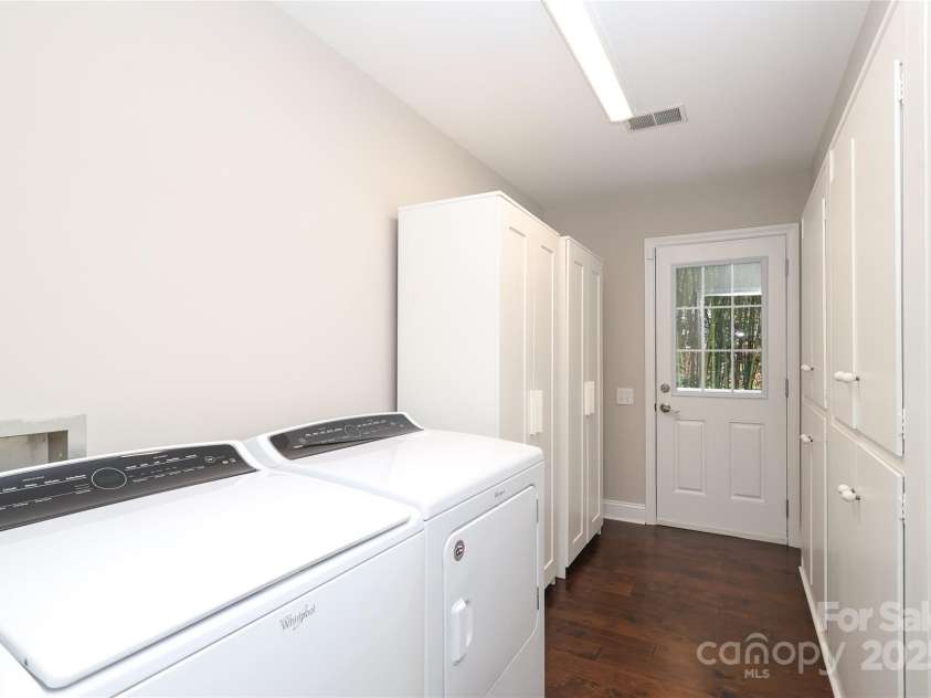 4350 Old Saybrook Court, Charlotte, NC 28211.  MLS# CAR4281498, YatesRealty ID 25991. 