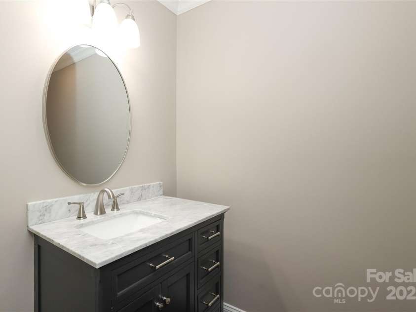 4350 Old Saybrook Court, Charlotte, NC 28211.  MLS# CAR4281498, YatesRealty ID 25991. 