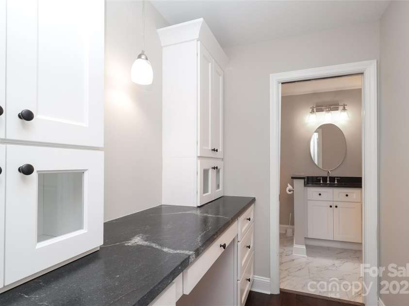 4350 Old Saybrook Court, Charlotte, NC 28211.  MLS# CAR4281498, YatesRealty ID 25991. 