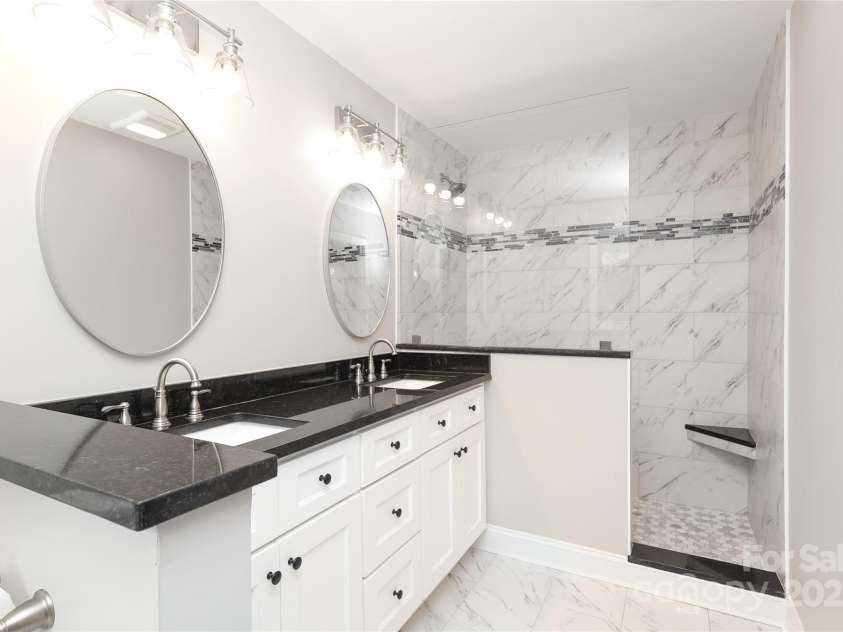 4350 Old Saybrook Court, Charlotte, NC 28211.  MLS# CAR4281498, YatesRealty ID 25991. 