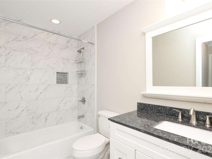 4350 Old Saybrook Court, Charlotte, NC 28211.  MLS# CAR4281498, YatesRealty ID 25991. 