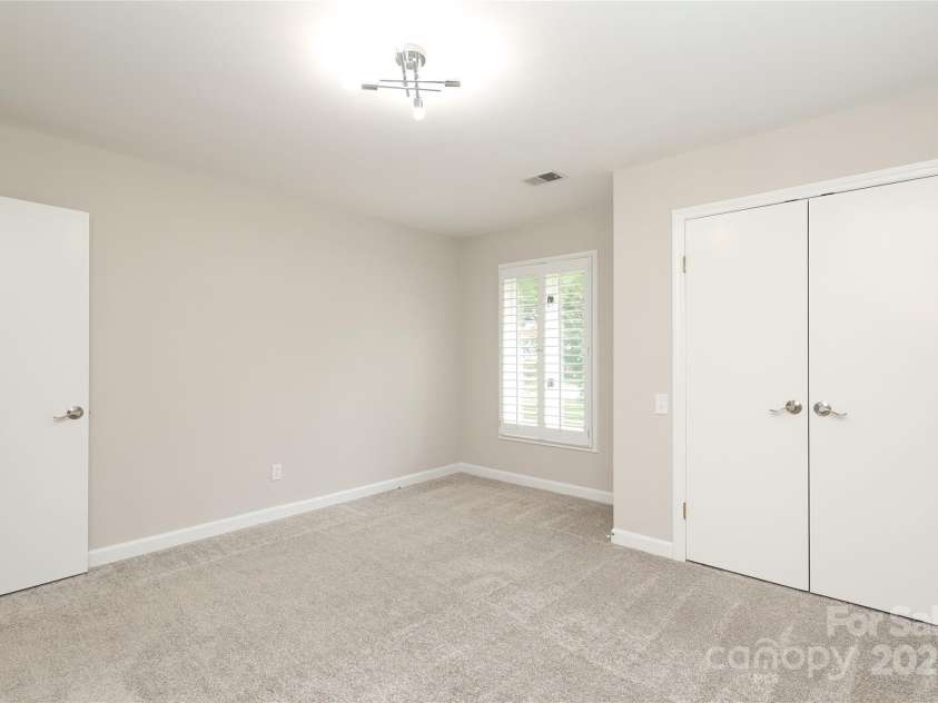 4350 Old Saybrook Court, Charlotte, NC 28211.  MLS# CAR4281498, YatesRealty ID 25991. 