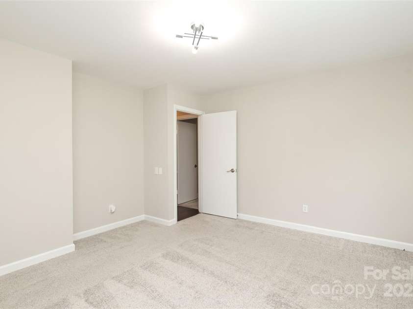 4350 Old Saybrook Court, Charlotte, NC 28211.  MLS# CAR4281498, YatesRealty ID 25991. 