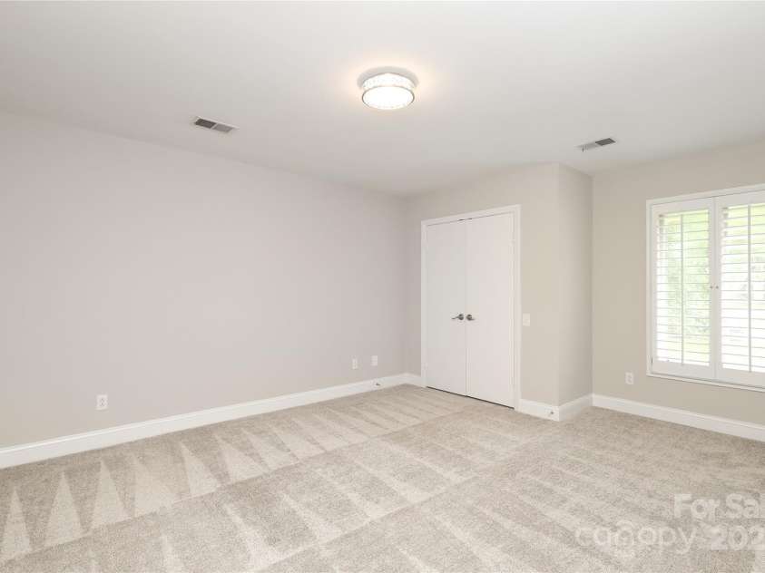 4350 Old Saybrook Court, Charlotte, NC 28211.  MLS# CAR4281498, YatesRealty ID 25991. 