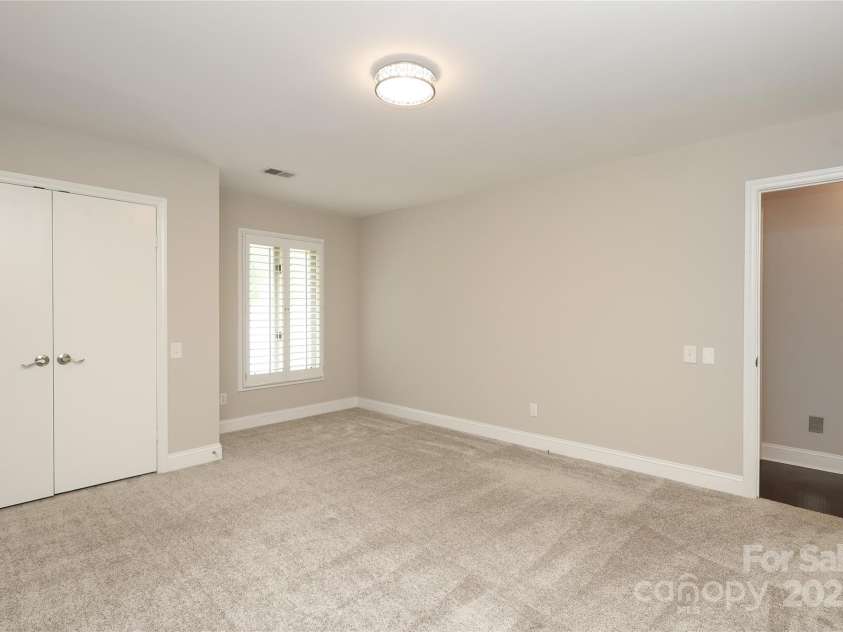 4350 Old Saybrook Court, Charlotte, NC 28211.  MLS# CAR4281498, YatesRealty ID 25991. 