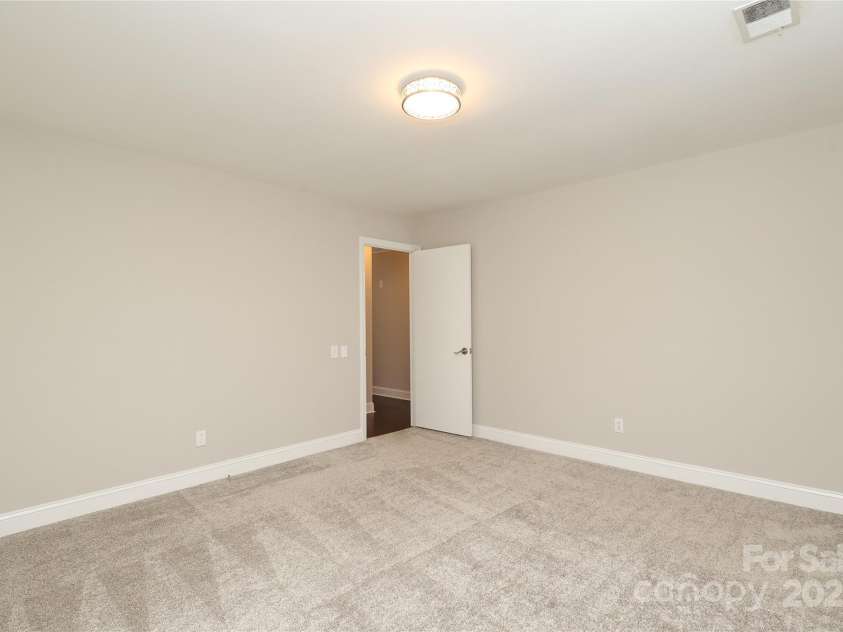 4350 Old Saybrook Court, Charlotte, NC 28211.  MLS# CAR4281498, YatesRealty ID 25991. 