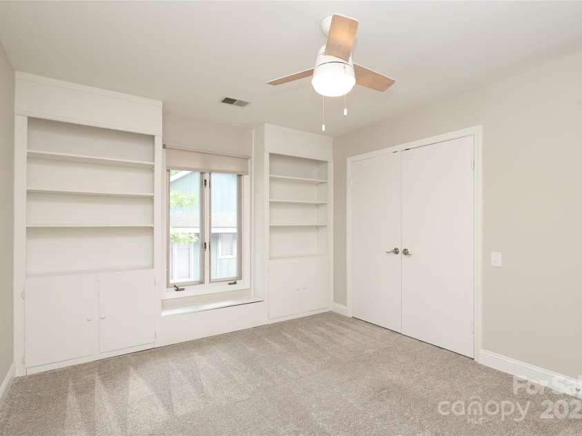 4350 Old Saybrook Court, Charlotte, NC 28211.  MLS# CAR4281498, YatesRealty ID 25991. 
