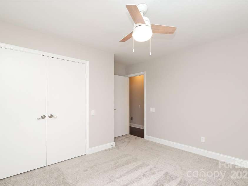 4350 Old Saybrook Court, Charlotte, NC 28211.  MLS# CAR4281498, YatesRealty ID 25991. 