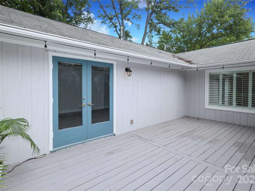 4350 Old Saybrook Court, Charlotte, NC 28211.  MLS# CAR4281498, YatesRealty ID 25991. 