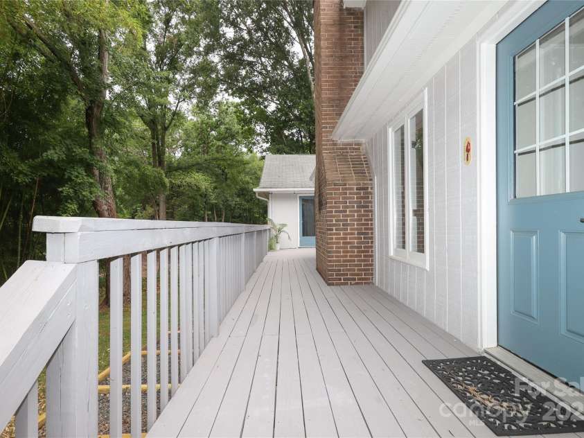 4350 Old Saybrook Court, Charlotte, NC 28211.  MLS# CAR4281498, YatesRealty ID 25991. 