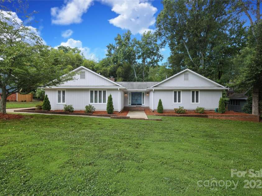 4350 Old Saybrook Court, Charlotte, NC 28211.  MLS# CAR4281498, YatesRealty ID 25991. 