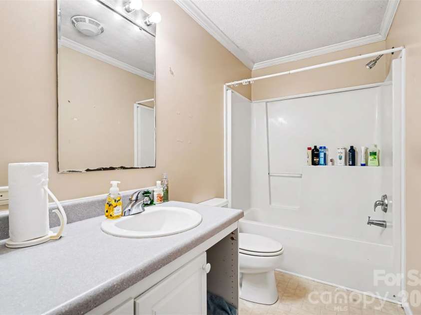 511 Salem Church Road, Maiden, NC 28650.  MLS# CAR4386631, YatesRealty ID 25992. Bathroom 2