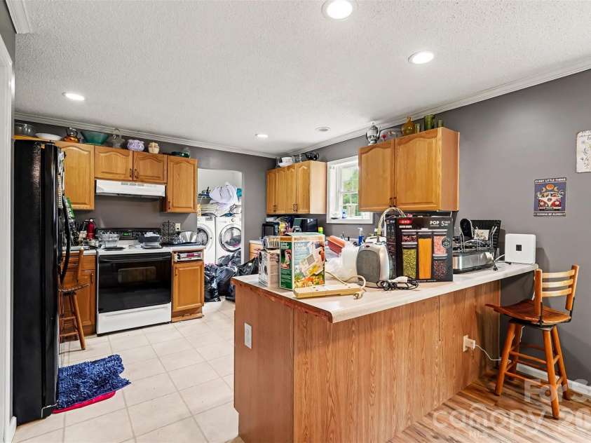 511 Salem Church Road, Maiden, NC 28650.  MLS# CAR4386631, YatesRealty ID 25992. Kitchen