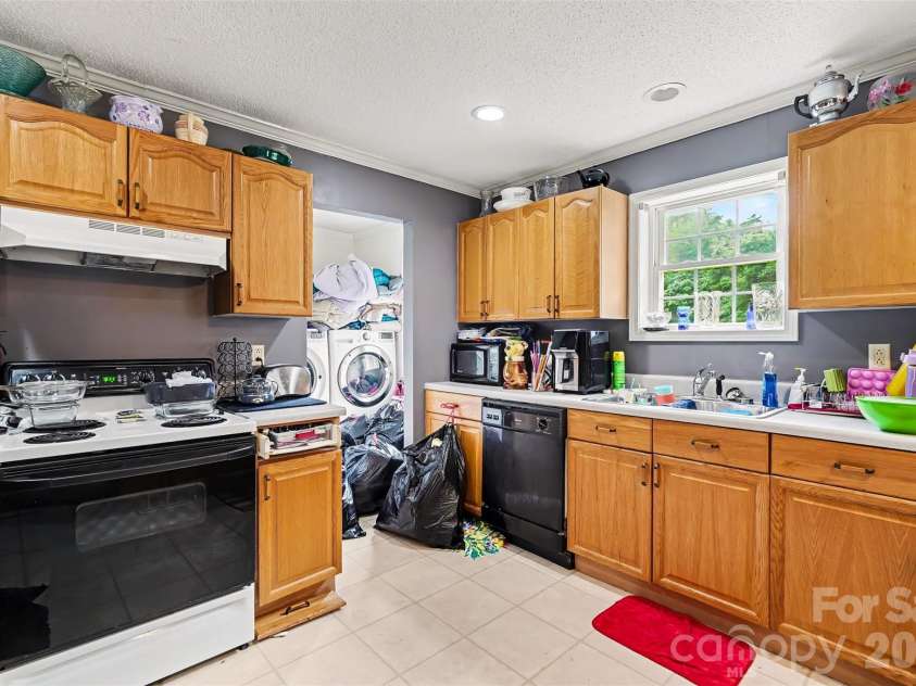 511 Salem Church Road, Maiden, NC 28650.  MLS# CAR4386631, YatesRealty ID 25992. Kitchen