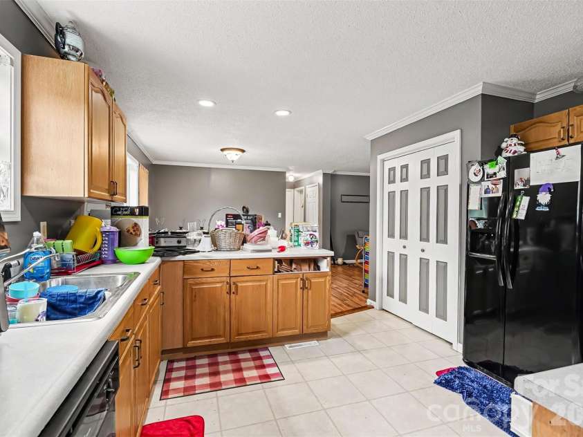 511 Salem Church Road, Maiden, NC 28650.  MLS# CAR4386631, YatesRealty ID 25992. Kitchen