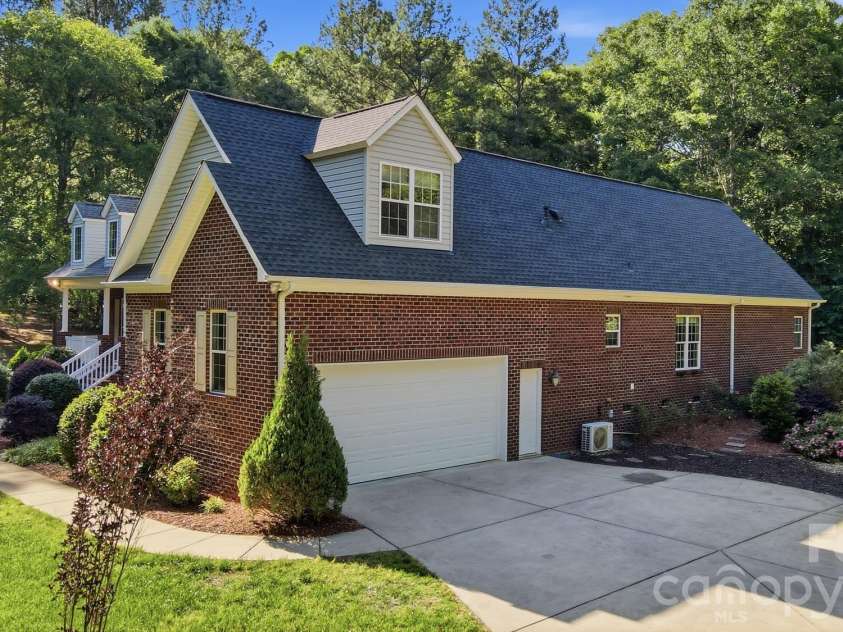 2043 Standing Timber Road, Lancaster, SC 29720.  MLS# CAR4355807, YatesRealty ID 25994. 