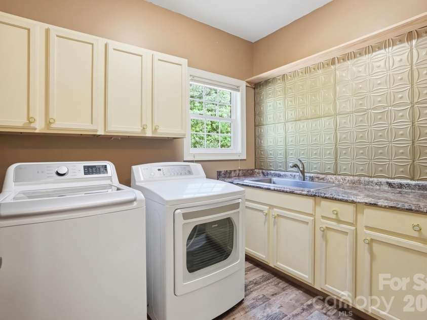 2043 Standing Timber Road, Lancaster, SC 29720.  MLS# CAR4355807, YatesRealty ID 25994. Laundry room w/ sink