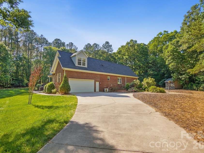 2043 Standing Timber Road, Lancaster, SC 29720.  MLS# CAR4355807, YatesRealty ID 25994. Private drive