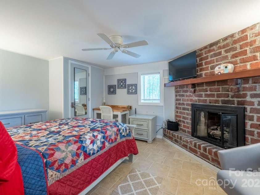 2777 Hickory Nut Gap Road, Newland, NC 28657.  MLS# CAR4281562, YatesRealty ID 25997. 