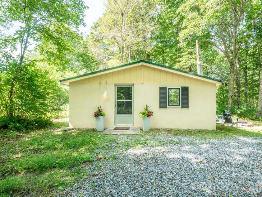 2777 Hickory Nut Gap Road, Newland, NC 28657.  MLS# CAR4281562, YatesRealty ID 25997. 