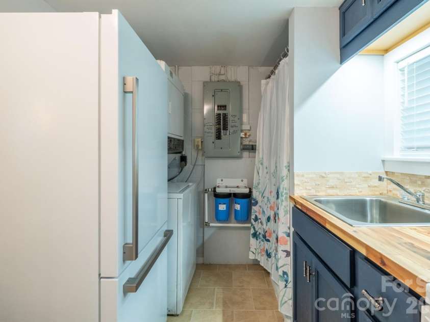 2777 Hickory Nut Gap Road, Newland, NC 28657.  MLS# CAR4281562, YatesRealty ID 25997. 