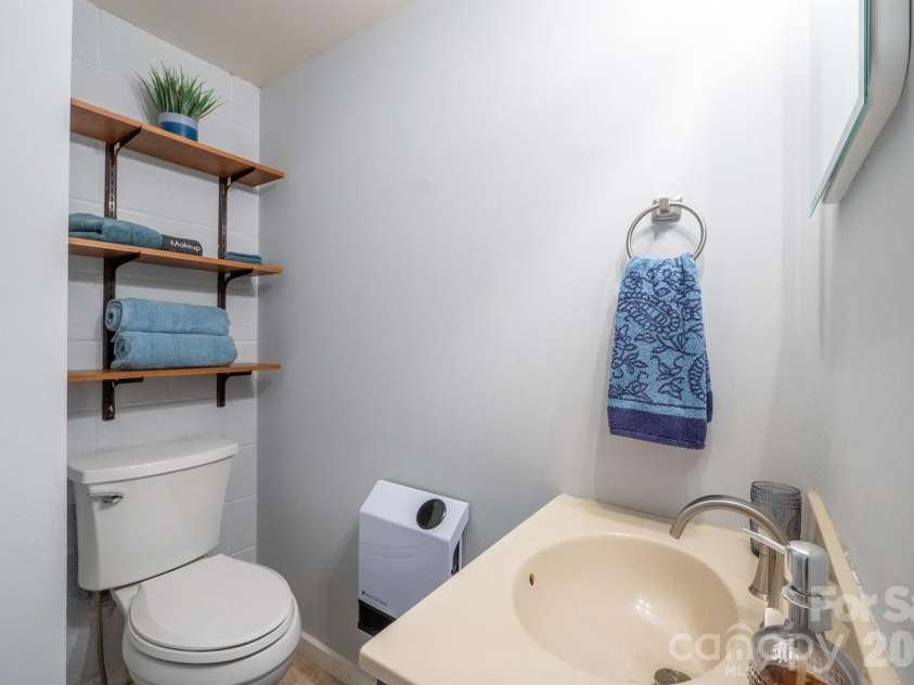 2777 Hickory Nut Gap Road, Newland, NC 28657.  MLS# CAR4281562, YatesRealty ID 25997. 