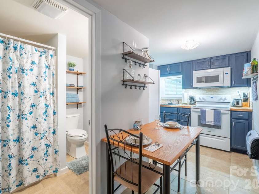 2777 Hickory Nut Gap Road, Newland, NC 28657.  MLS# CAR4281562, YatesRealty ID 25997. 