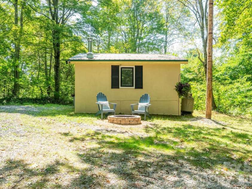 2777 Hickory Nut Gap Road, Newland, NC 28657.  MLS# CAR4281562, YatesRealty ID 25997. 