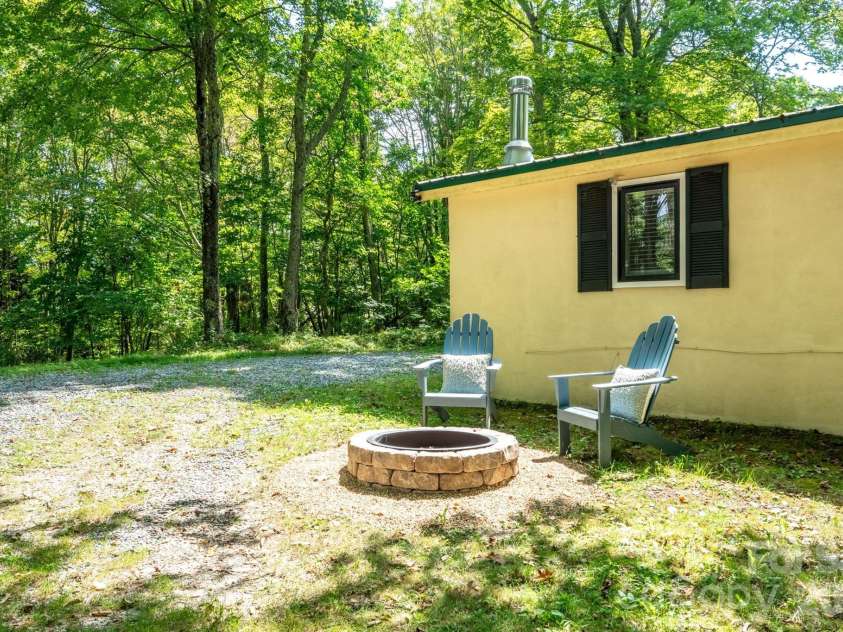 2777 Hickory Nut Gap Road, Newland, NC 28657.  MLS# CAR4281562, YatesRealty ID 25997. 