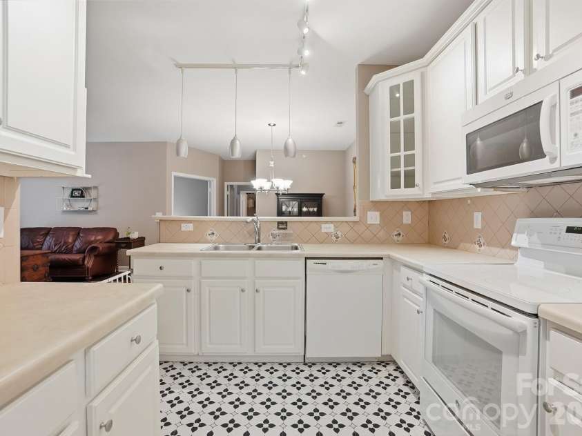 12425 Copper Mountain Boulevard, Charlotte, NC 28277.  MLS# CAR4378280, YatesRealty ID 25999. 
