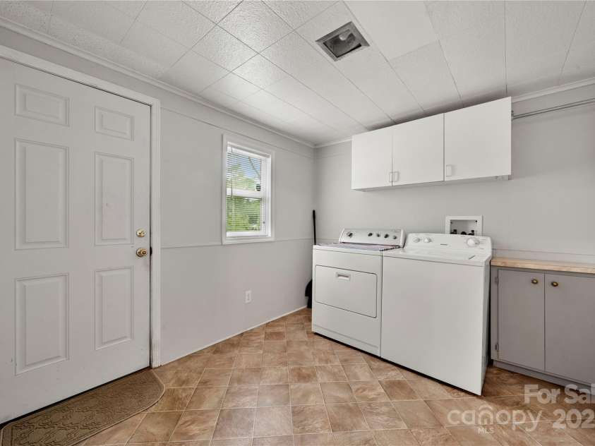 725 Graham Street, Shelby, NC 28150.  MLS# CAR4263455, YatesRealty ID 26. Laundry/Mudroom
