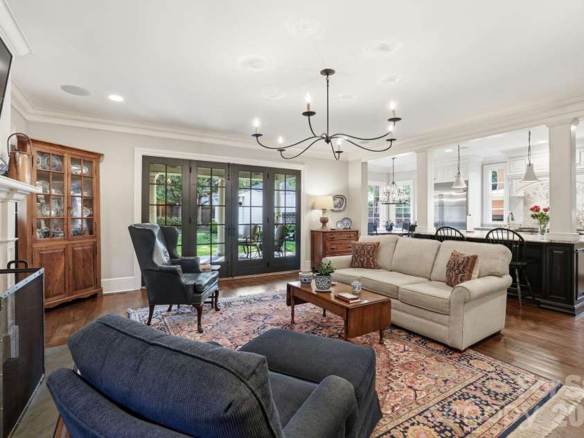 309 Hempstead Place, Charlotte, NC 28207.  MLS# CAR4373382, YatesRealty ID 2600. 