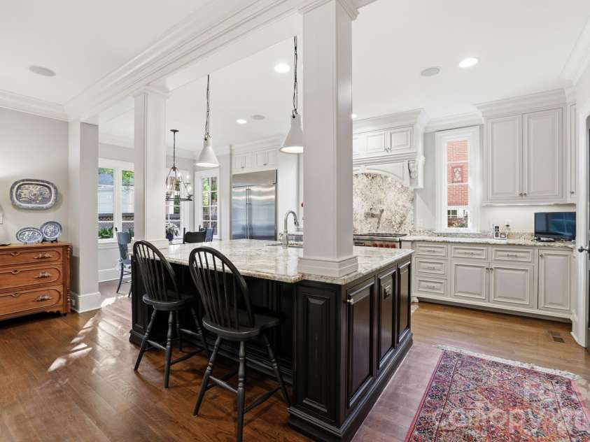 309 Hempstead Place, Charlotte, NC 28207.  MLS# CAR4373382, YatesRealty ID 2600. 