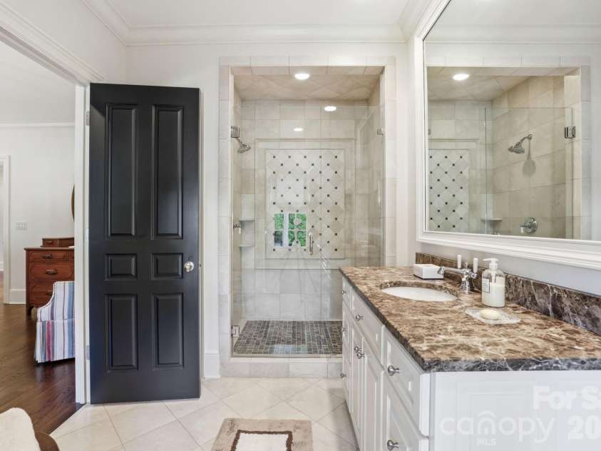 309 Hempstead Place, Charlotte, NC 28207.  MLS# CAR4373382, YatesRealty ID 2600. 
