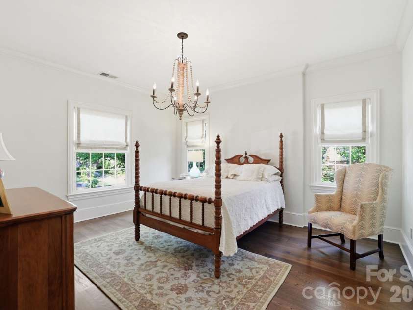 309 Hempstead Place, Charlotte, NC 28207.  MLS# CAR4373382, YatesRealty ID 2600. 