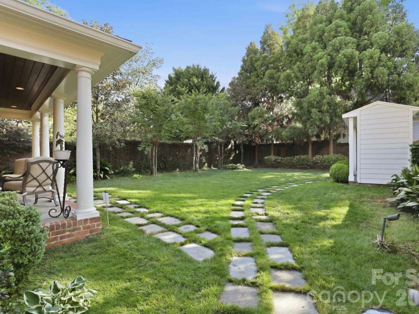 309 Hempstead Place, Charlotte, NC 28207.  MLS# CAR4373382, YatesRealty ID 2600. 