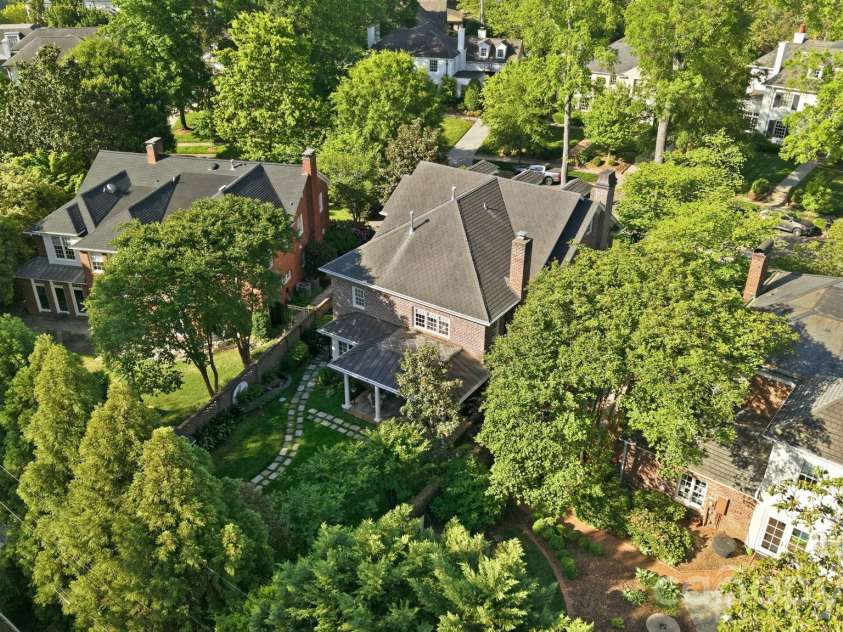 309 Hempstead Place, Charlotte, NC 28207.  MLS# CAR4373382, YatesRealty ID 2600. 