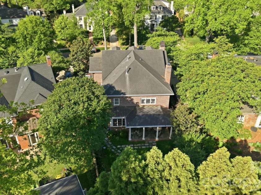 309 Hempstead Place, Charlotte, NC 28207.  MLS# CAR4373382, YatesRealty ID 2600. 