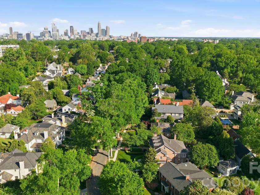 309 Hempstead Place, Charlotte, NC 28207.  MLS# CAR4373382, YatesRealty ID 2600. 