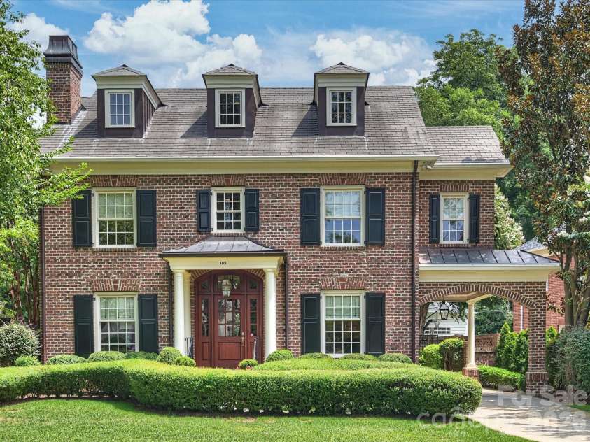 309 Hempstead Place, Charlotte, NC 28207.  MLS# CAR4414196, YatesRealty ID 2600. 