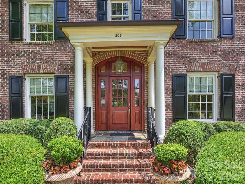 309 Hempstead Place, Charlotte, NC 28207.  MLS# CAR4414196, YatesRealty ID 2600. 