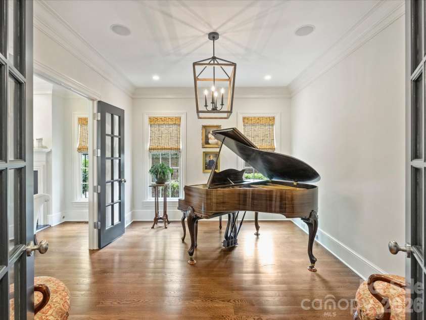 309 Hempstead Place, Charlotte, NC 28207.  MLS# CAR4414196, YatesRealty ID 2600. 