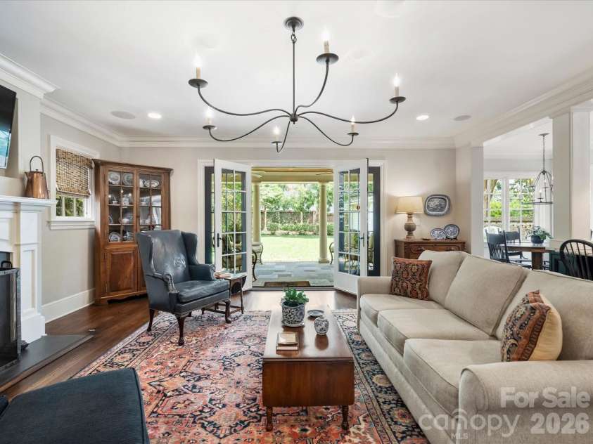 309 Hempstead Place, Charlotte, NC 28207.  MLS# CAR4414196, YatesRealty ID 2600. 