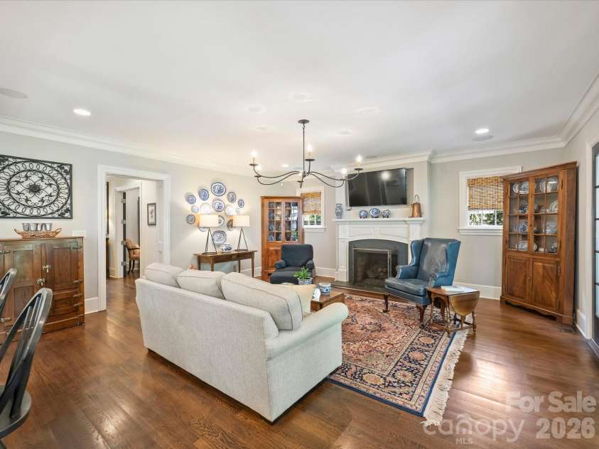 309 Hempstead Place, Charlotte, NC 28207.  MLS# CAR4414196, YatesRealty ID 2600. 