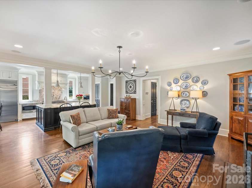 309 Hempstead Place, Charlotte, NC 28207.  MLS# CAR4414196, YatesRealty ID 2600. 