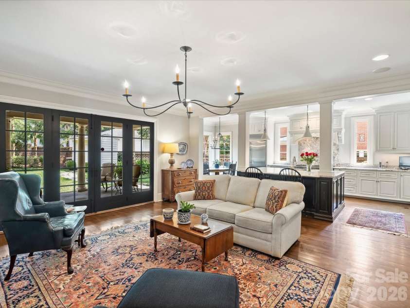 309 Hempstead Place, Charlotte, NC 28207.  MLS# CAR4414196, YatesRealty ID 2600. 