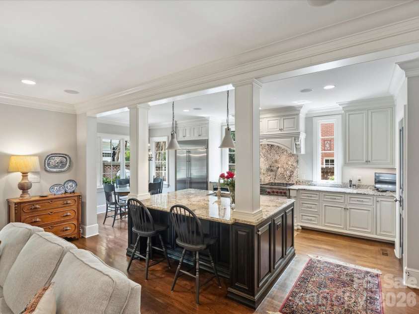 309 Hempstead Place, Charlotte, NC 28207.  MLS# CAR4414196, YatesRealty ID 2600. 